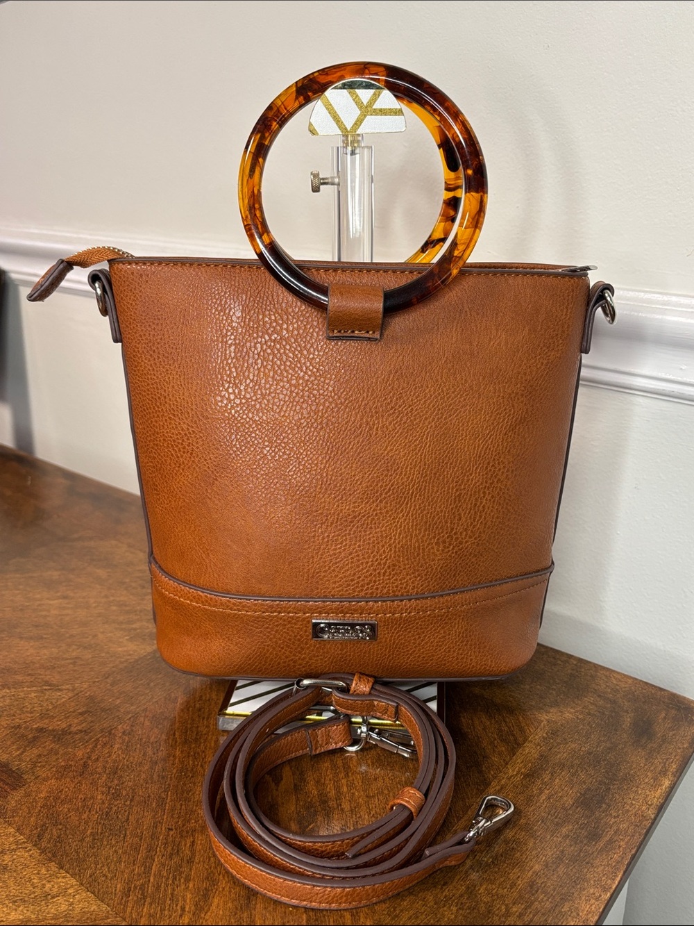 CARLOS SANTANA Tortoiseshell Handle Tan Crossbody Bag - Picture 15 of 16
